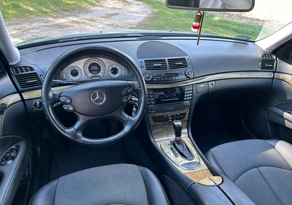 Mercedes-Benz Klasa E cena 33500 przebieg: 260000, rok produkcji 2006 z Ząbki małe 137